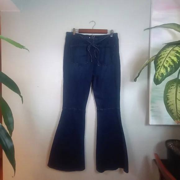 We The Free Float On High Rise Dark Wash Boho 70s Flare Back Cinch Waist Tie 32 - Picture 6 of 13